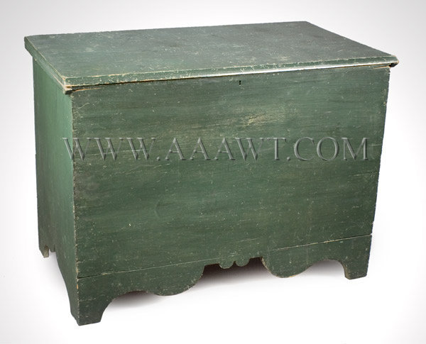 Blanket Chest, Lift Top, Original Paint,
Shaped Apron, New York
Circa 1800, entire view